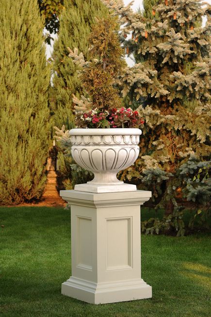 Classic jardinière